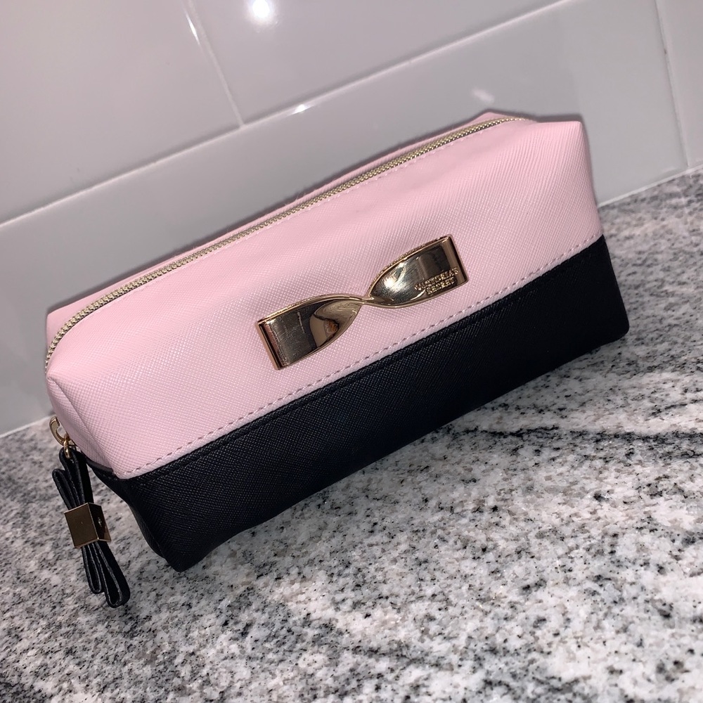 SALE🔥 NWOT Victoria’s Secret Case